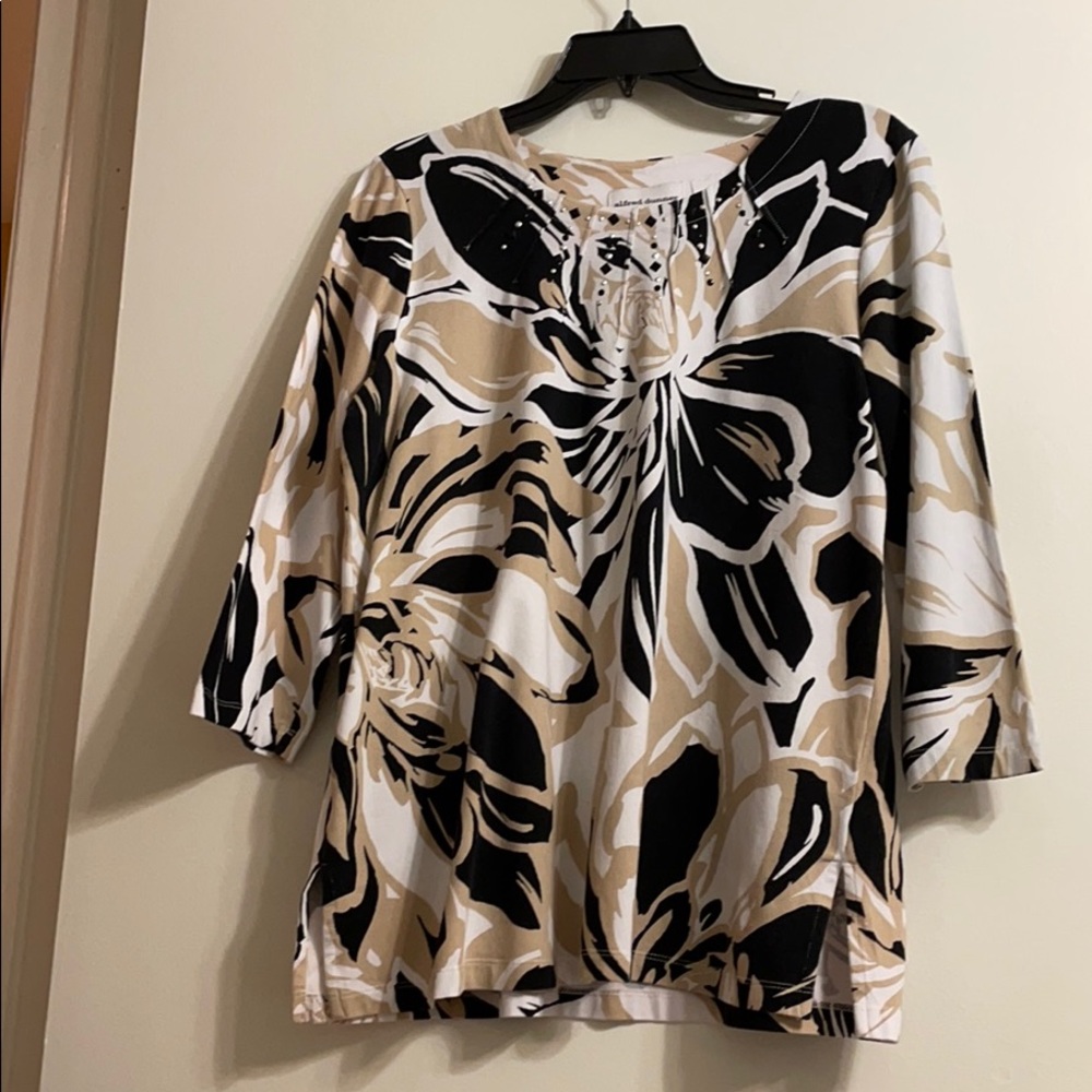 3/4 sleeve black & cream blouse